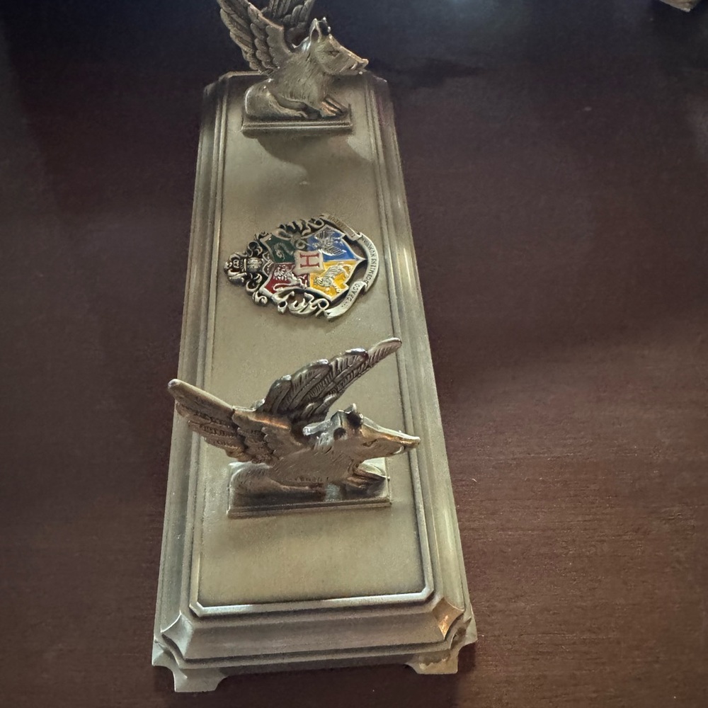 Hogwarts Harry Potter Crested 8” Die Cast Wizard Wand Holder winged boar emblem - Picture 5 of 8